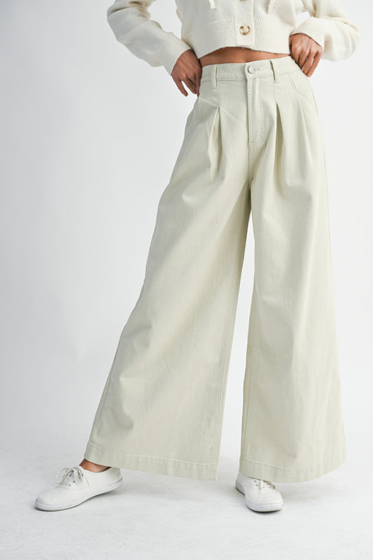 Pleated Wide Leg Washed Jeans